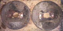 Brake_Drums_Pair_Front_T2_Bay_window_68-70_211405615C__with_backing_plates__3.jpg (282956 bytes)