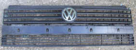 vw T4 Front grill with badge.JPG (145162 bytes)